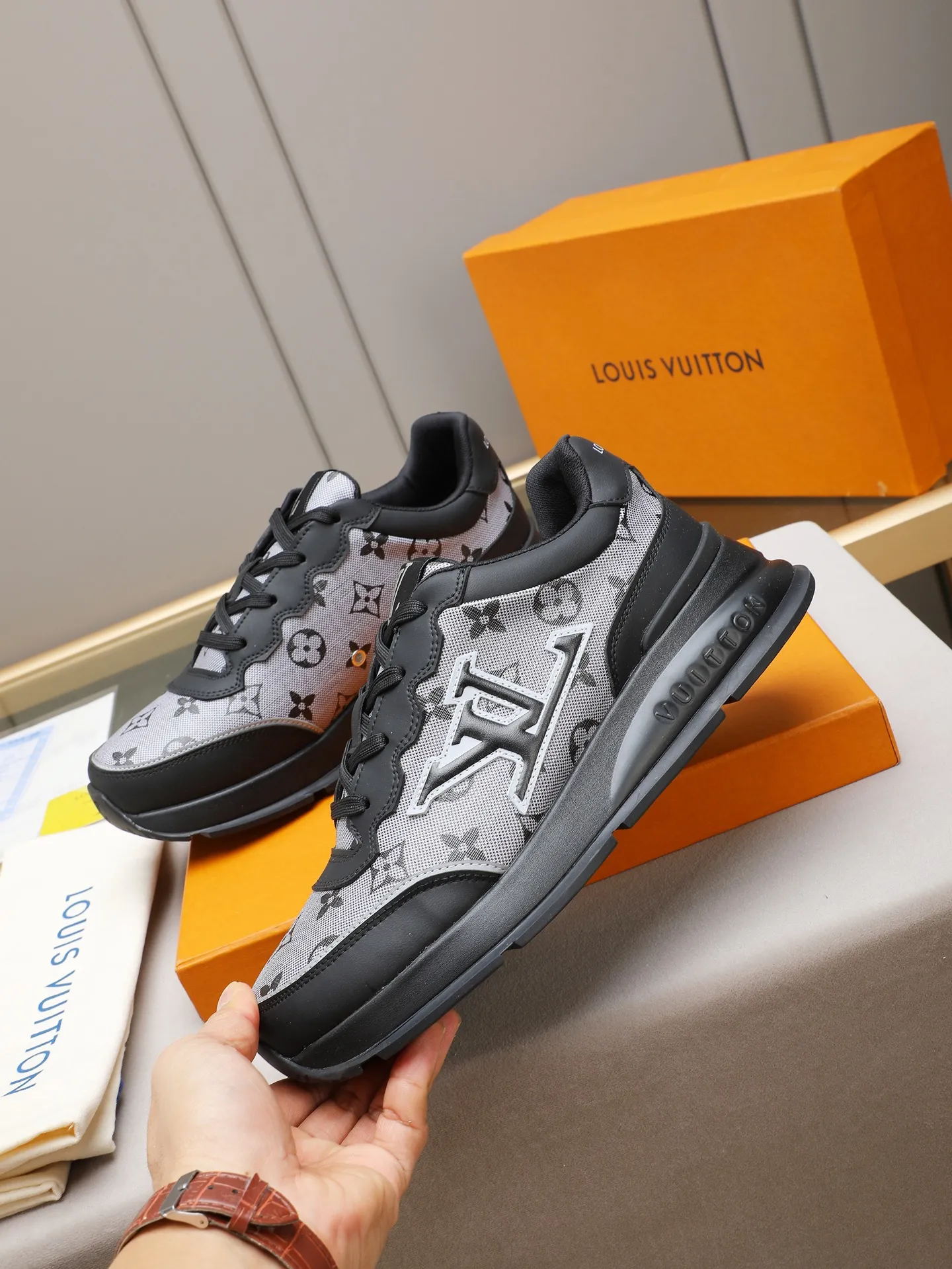 Men's shoes 💰460 Brand: LOUIS VUITTON Louis Vuitton LV Size: 38 39 40 41 42 43 44 (45 customized) Fabric: original cowhide cowhide 🔸Inside of: mesh 🔺Sole: counter foam outsole